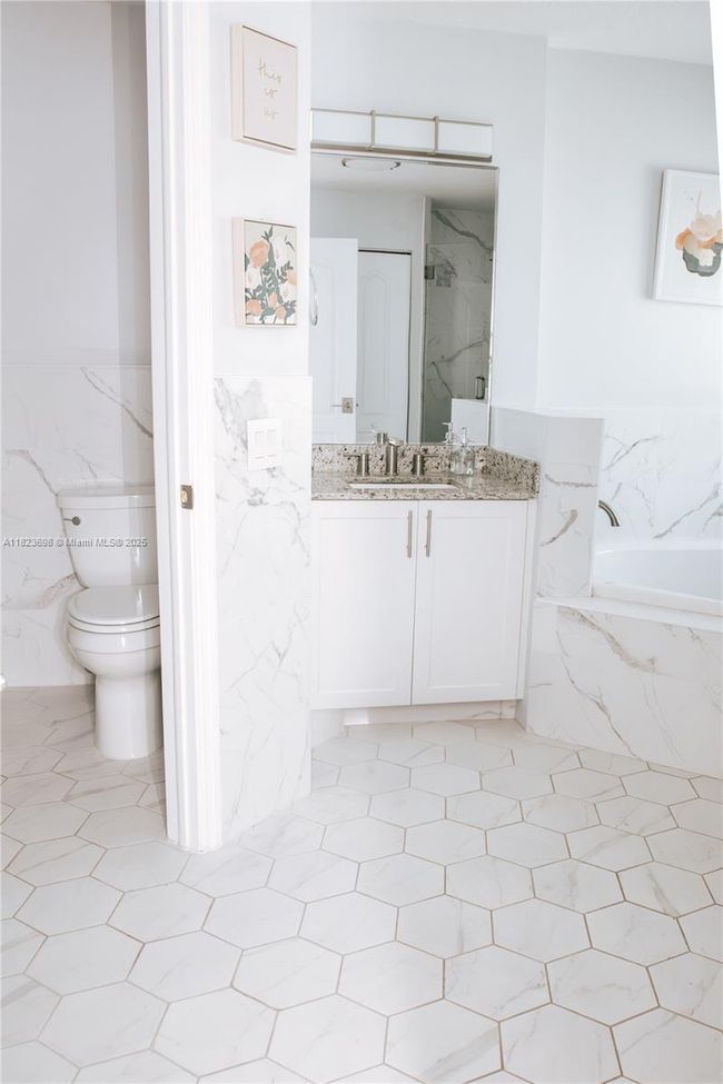 10919 Nw 67 Th Ter, House other with 4 bedrooms, 3 bathrooms and null parking in Doral FL | Image 36