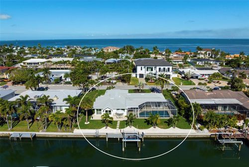 616 Foxworth Ln, HOLMES BEACH, FL, 34217-1220 | Card Image