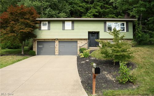 894 Green Dr, Coshocton, OH, 43812-2452 | Card Image