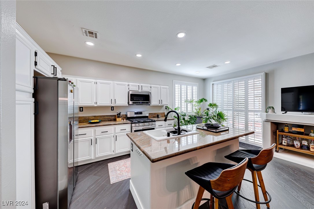 Chestnut Bluffs Ave, Henderson, NV 89052