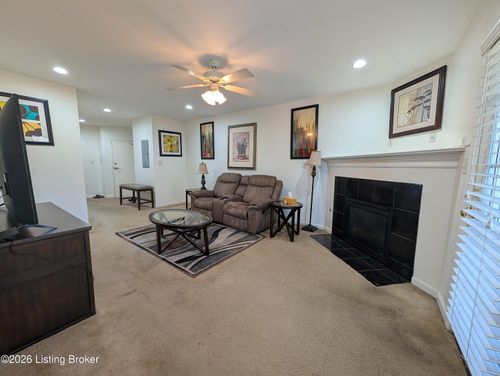 102-3012 Clevan Way, Louisville, KY, 40220-2991 | Card Image