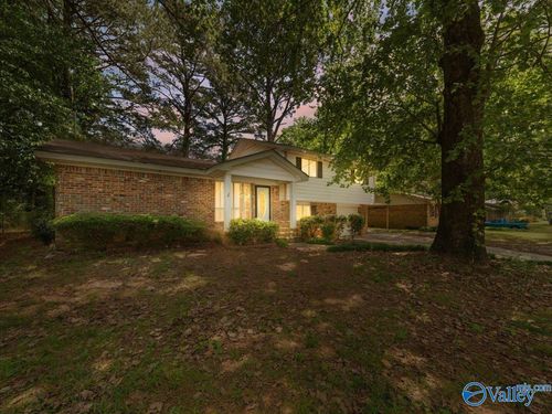 520 Spencer Dr Nw, Huntsville, AL, 35806-1855 | Card Image