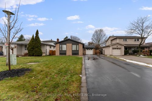 165 Kingsview Dr, Bolton, ON, L7E3W8 | Card Image