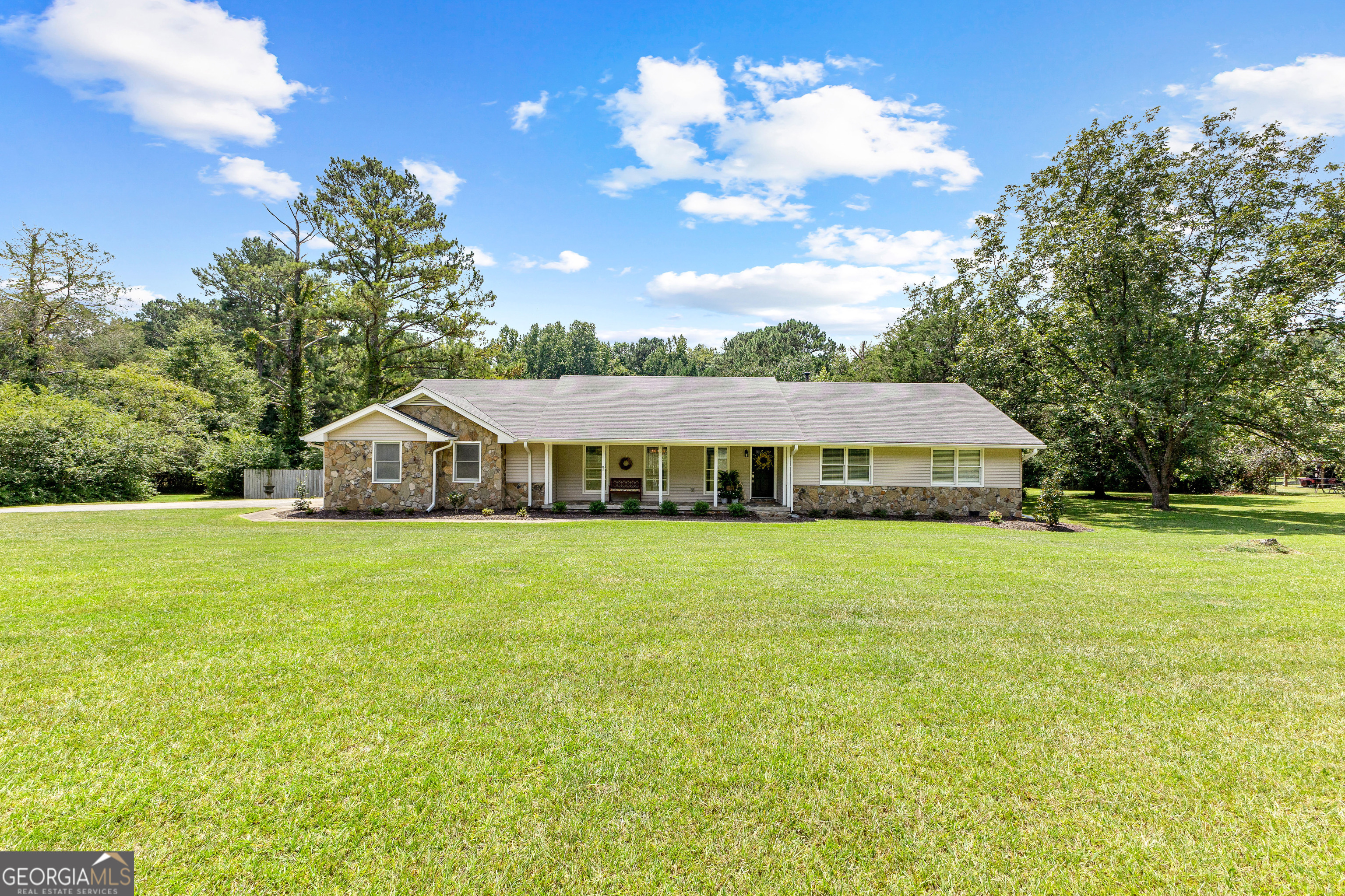 Fox Hollow Dr, Senoia, GA 30276