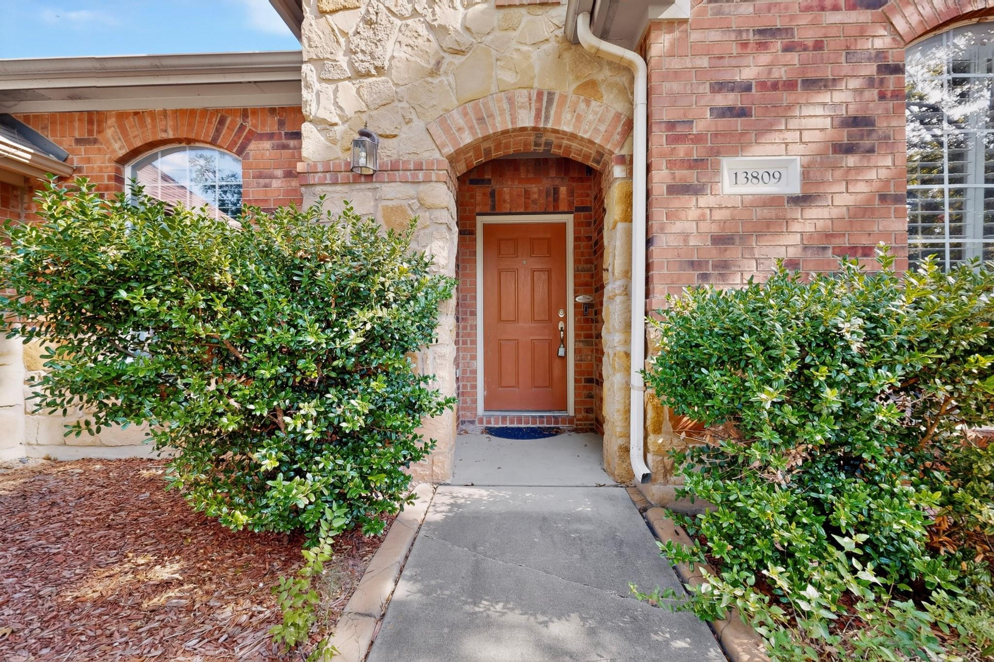 Residential Lease in Manor 3