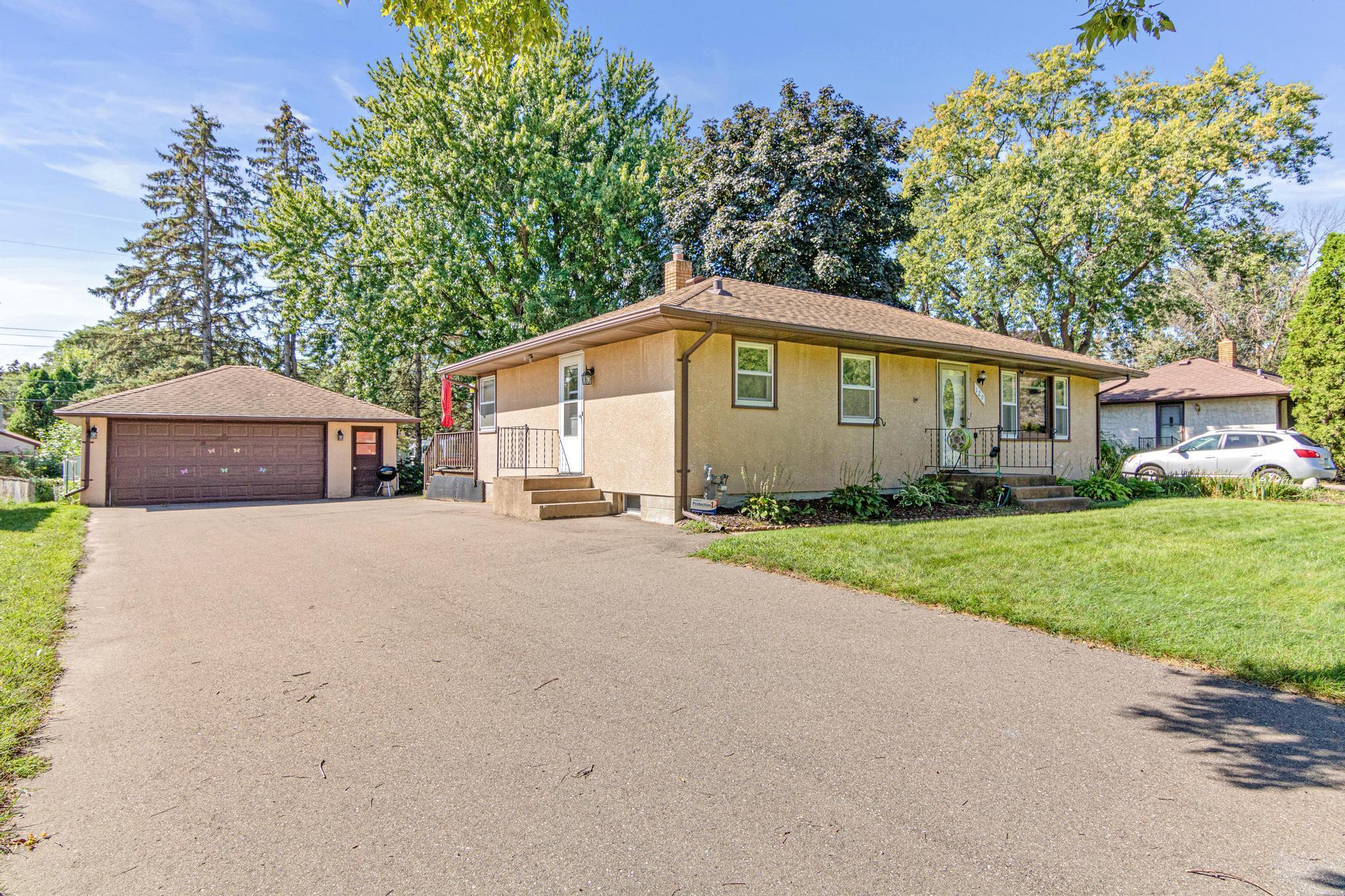 Roselawn Ave, Saint Paul, MN 55117