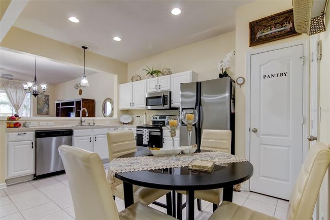 26642 Castleview Way, Townhouse with 3 bedrooms, 2 bathrooms and null parking in Wesley Chapel FL | Image 5