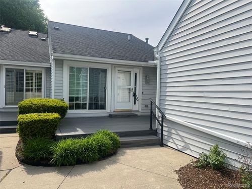 55-3591 Port Cove Dr, Waterford, MI, 48328-4583 | Card Image