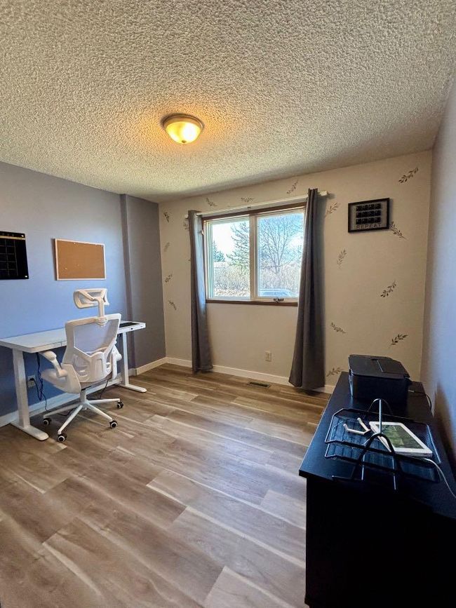 105 3 St, House other with 4 bedrooms, 3 bathrooms and 4 parking in Cadogan AB | Image 7