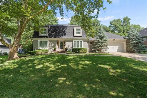 2700 W 104th Ter, Leawood, KS, 66206-2535 | Card Image