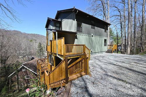 549 Clubhouse Dr, Banner Elk, NC, 28604-8821 | Card Image