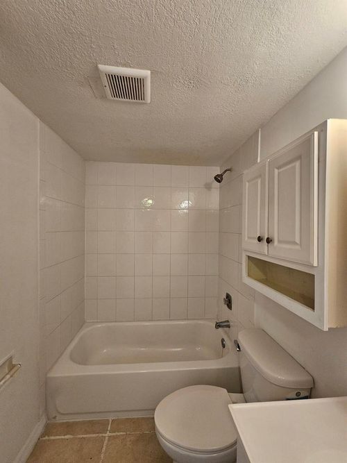 apt-107-1880 N Congress Ave, West Palm Beach, FL, 33401-1640 | Card Image