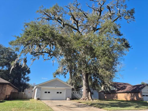 133 Spanish Moss Ln, Lake Jackson, TX, 77566-4314 | Card Image
