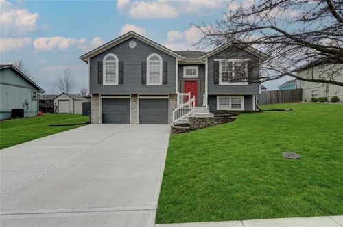 1608 Cody Dr, Raymore, MO, 64083-8151 | Card Image