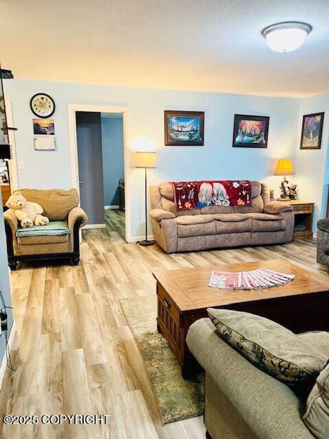 Living Room (9) | Image 19