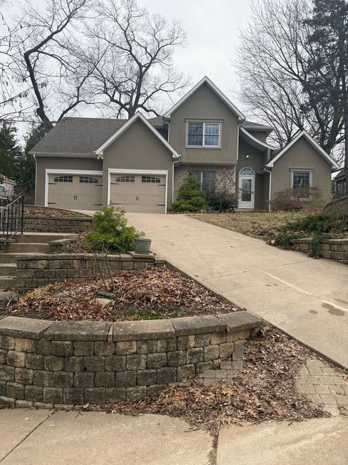 208 Hillcrest Ave, Davenport, IA, 52803-3632 | Card Image