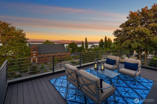 928 34th Ave, Seattle, WA, 98122-5135 | Card Image