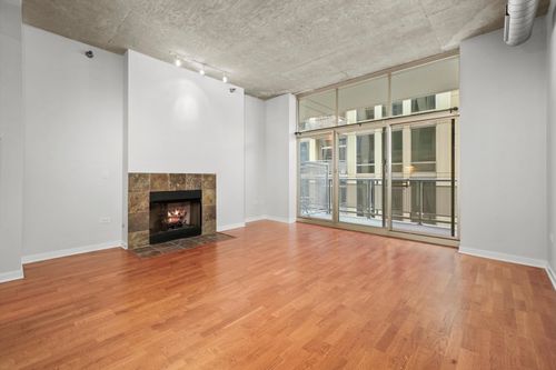 1004-700 N Larrabee St, Chicago, IL, 60654-7016 | Card Image