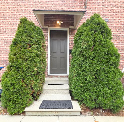 47 Glenmanor Dr, Brampton, ON, L6Z3Z2 | Card Image