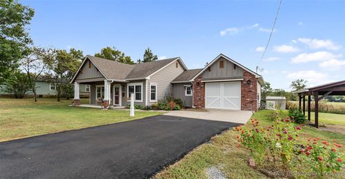 13856 E Anderson Dr, Claremore, OK, 74017-1051 | Card Image