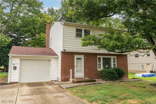 1057 Dogwood Ave Ne, North Canton, OH, 44720-2026 | Card Image