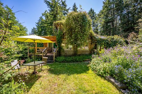 7555 Central Rd, Hornby Island, BC, V0R1Z0 | Card Image