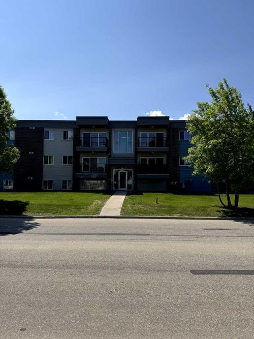 205-709 6 Ave Se, Slave Lake, AB, T0G2A3 | Card Image