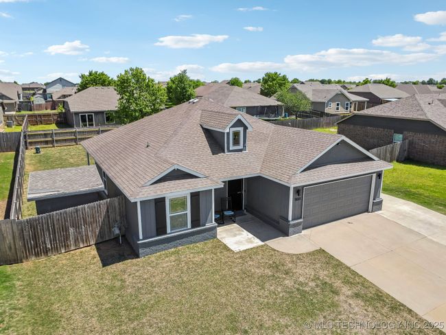 11001 117 Th East Pl, House other with 3 bedrooms, 2 bathrooms and null parking in Owasso OK | Image 4