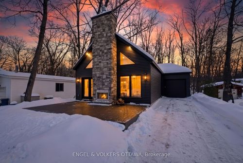 557 Bayview Dr, Woodlawn, ON, K0A3M0 | Card Image