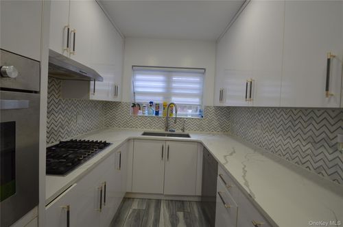10546 65th Rd, Forest Hills, NY, 11375-1841 | Card Image