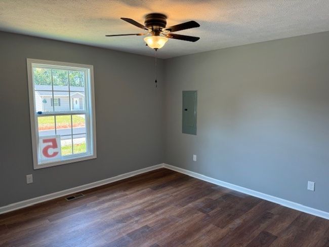 159 Hesselly Rd, House other with 3 bedrooms, 2 bathrooms and 2 parking in Decherd TN | Image 11
