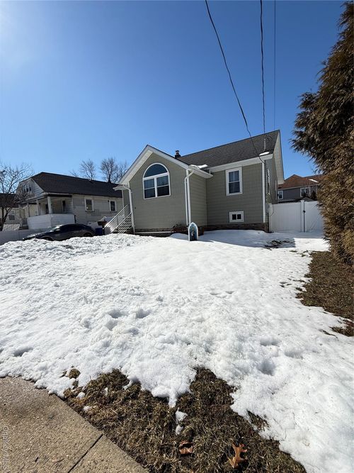 16 Sportsmans Ave, Freeport, NY, 11520-5006 | Card Image