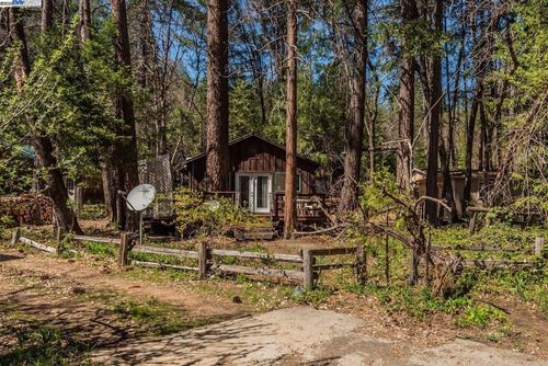 60 Dorleska Ct, Trinity Center, CA, 96091-9548 | Card Image