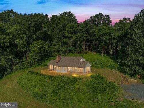 472 Wesley Ln, BENTONVILLE, VA, 22610-2642 | Card Image