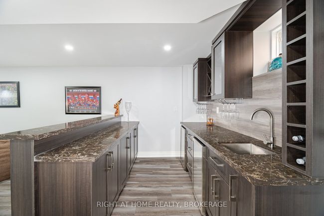 105 Royal Dr West, House other with 6 bedrooms, 5 bathrooms and 4 parking in Brampton ON | Image 36