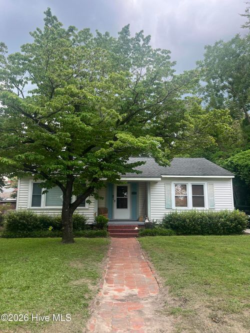 307 Hickory St, Greenville, NC, 27858-1621 | Card Image