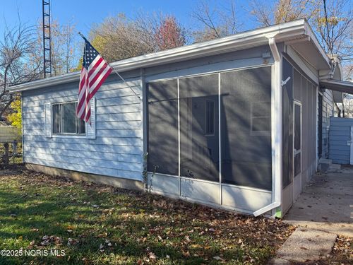 424 Mayberry St, Toledo, OH, 43609-1845 | Card Image