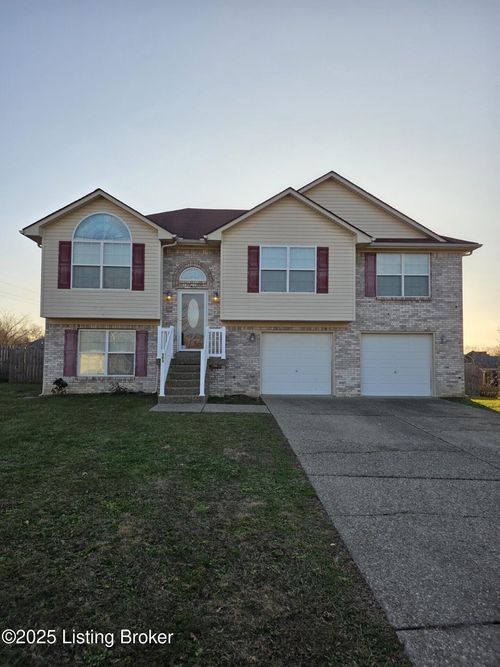 593 Erin Cir, Mt Washington, KY, 40047-6117 | Card Image