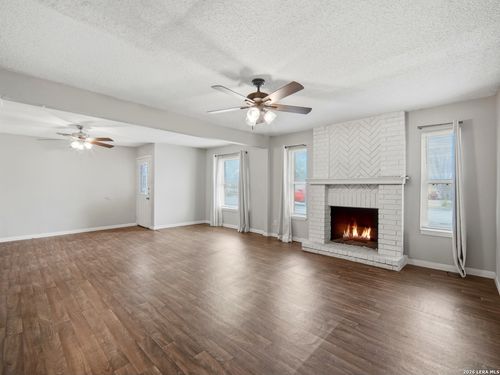 305 Toepperwein Rd, Converse, TX, 78109-2234 | Card Image