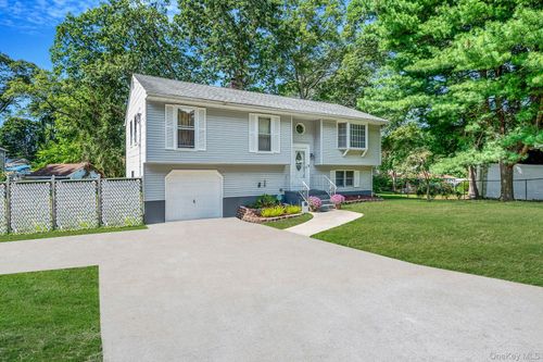 3 Wainscott Dr, Sound Beach, NY, 11789-2337 | Card Image