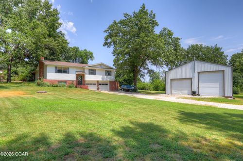 880 Oak Crst, Baxter Springs, KS, 66713-2926 | Card Image