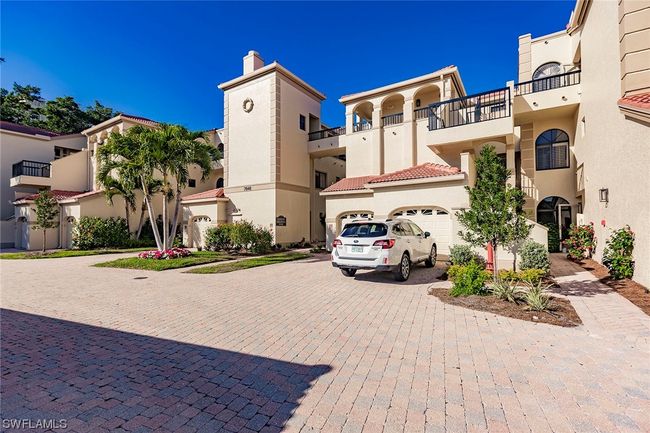 C-302 - 7048 Pelican Bay Boulevard, Condo with 2 bedrooms, 2 bathrooms and null parking in NAPLES FL | Image 2