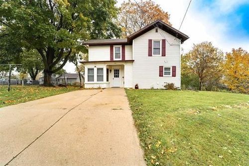208 S 7th St, Stoughton, WI, 53589-2210 | Card Image