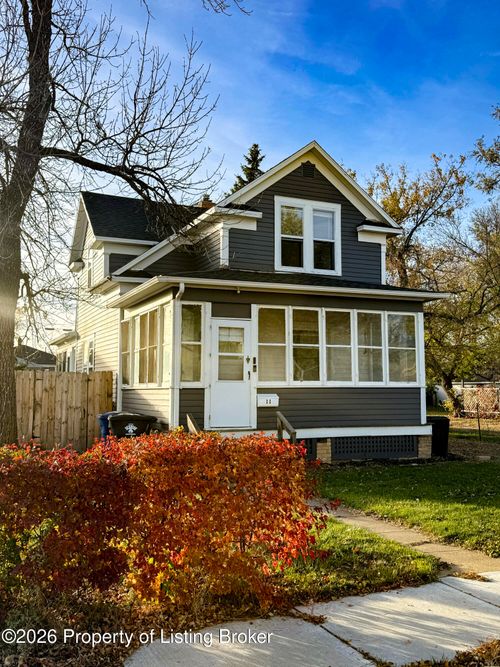 11 7th Ave W, Dickinson, ND, 58601-5012 | Card Image