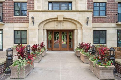 204-370 Marshall Ave, Saint Paul, MN, 55102-1901 | Card Image