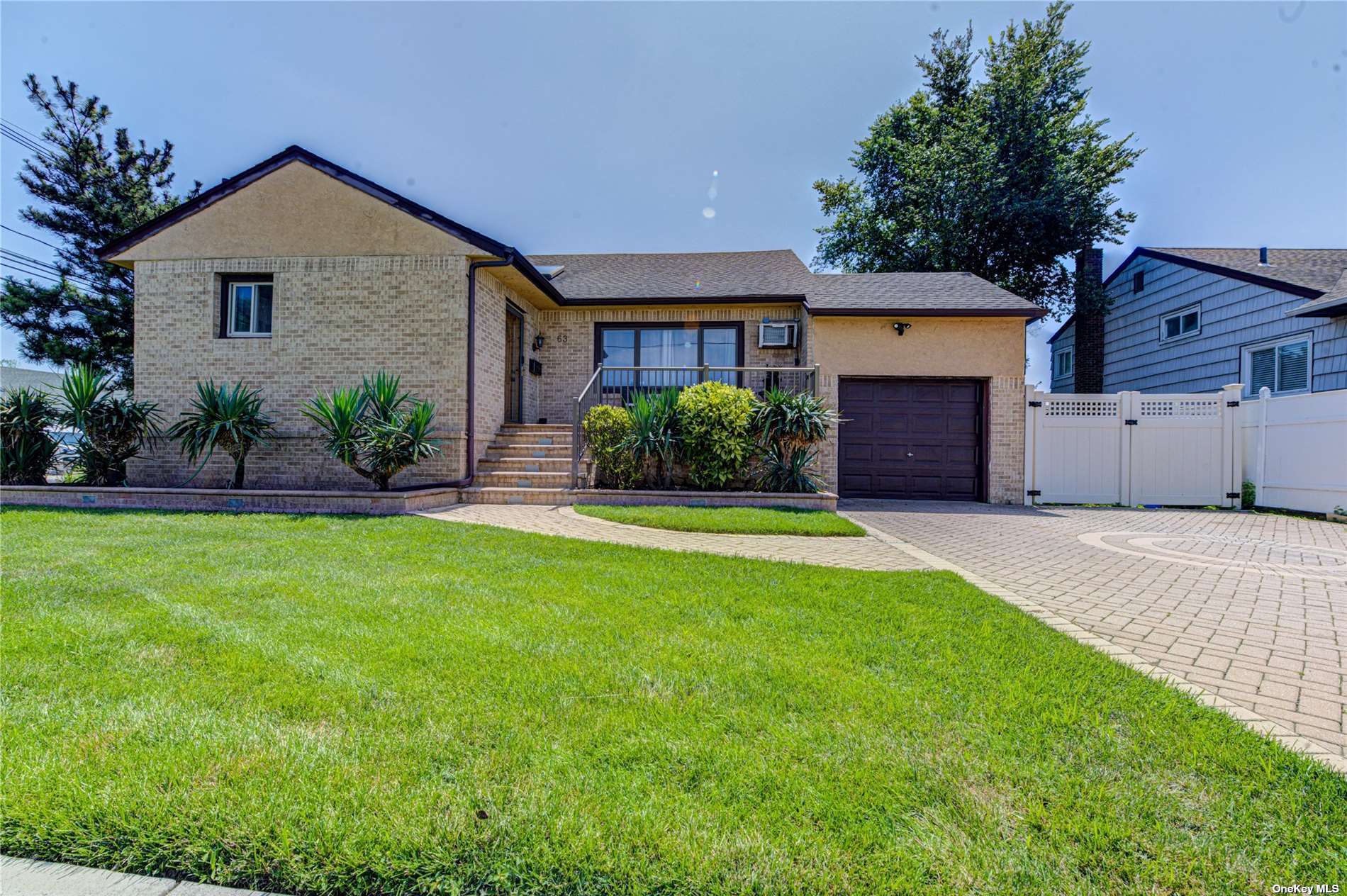 Suffolk St, Freeport, NY 11520