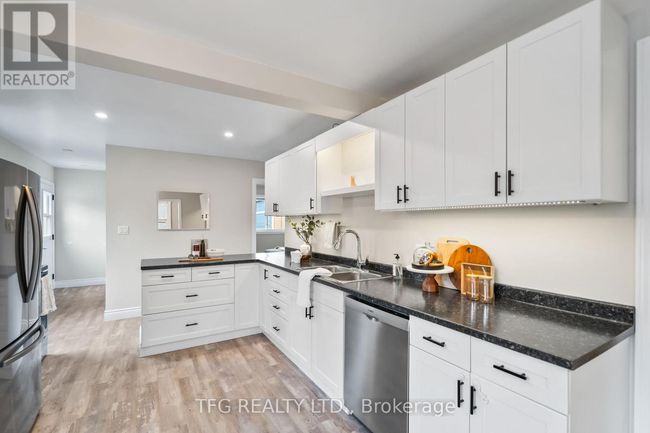 80 King St E, House other with 4 bedrooms, 2 bathrooms and 6 parking in Omemee ON | Image 14