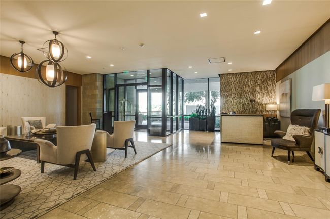 Beautiful and well-appointed entry to the building with 24/7 Concierge at front desk, valet services from 7am-10pm, including package delivery and security 9pm-6am 7 days a week. On-site manager M-F. | Image 30