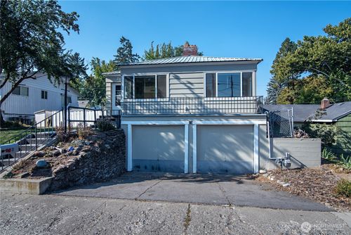203 N Walnut St, Ellensburg, WA, 98926-3432 | Card Image