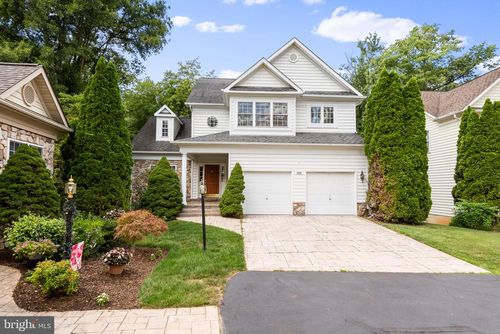 2202 Sarah Woods Ct, VIENNA, VA, 22182-5316 | Card Image
